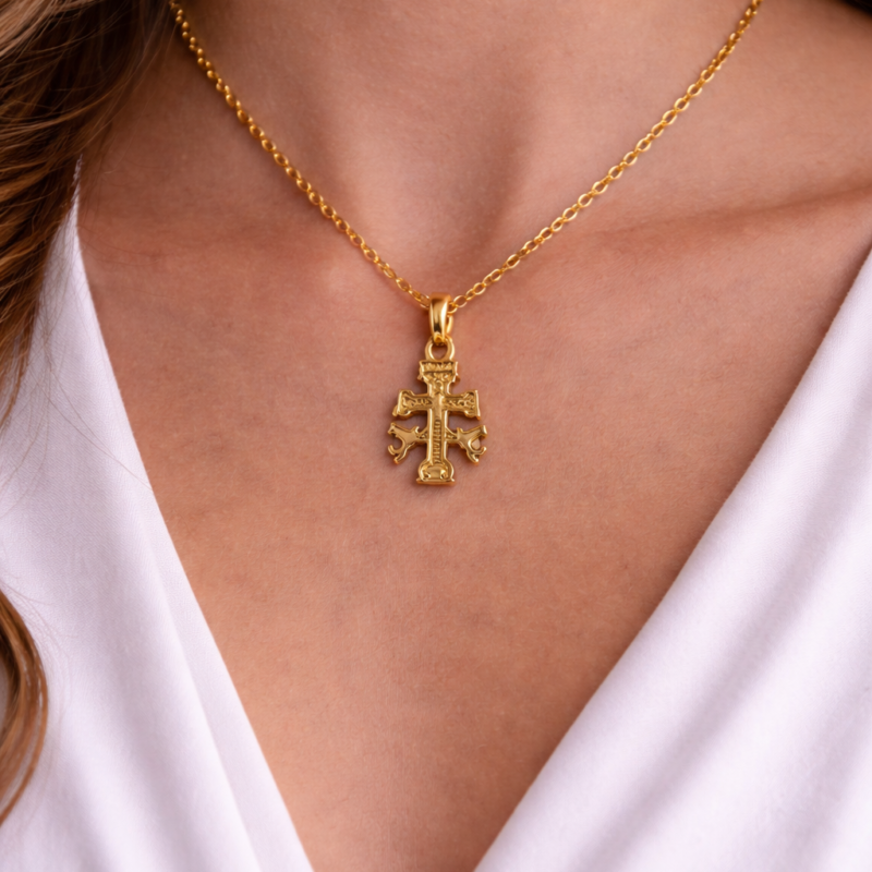 Colgante Dorado Cruz de Caravaca - Acero Inoxidable