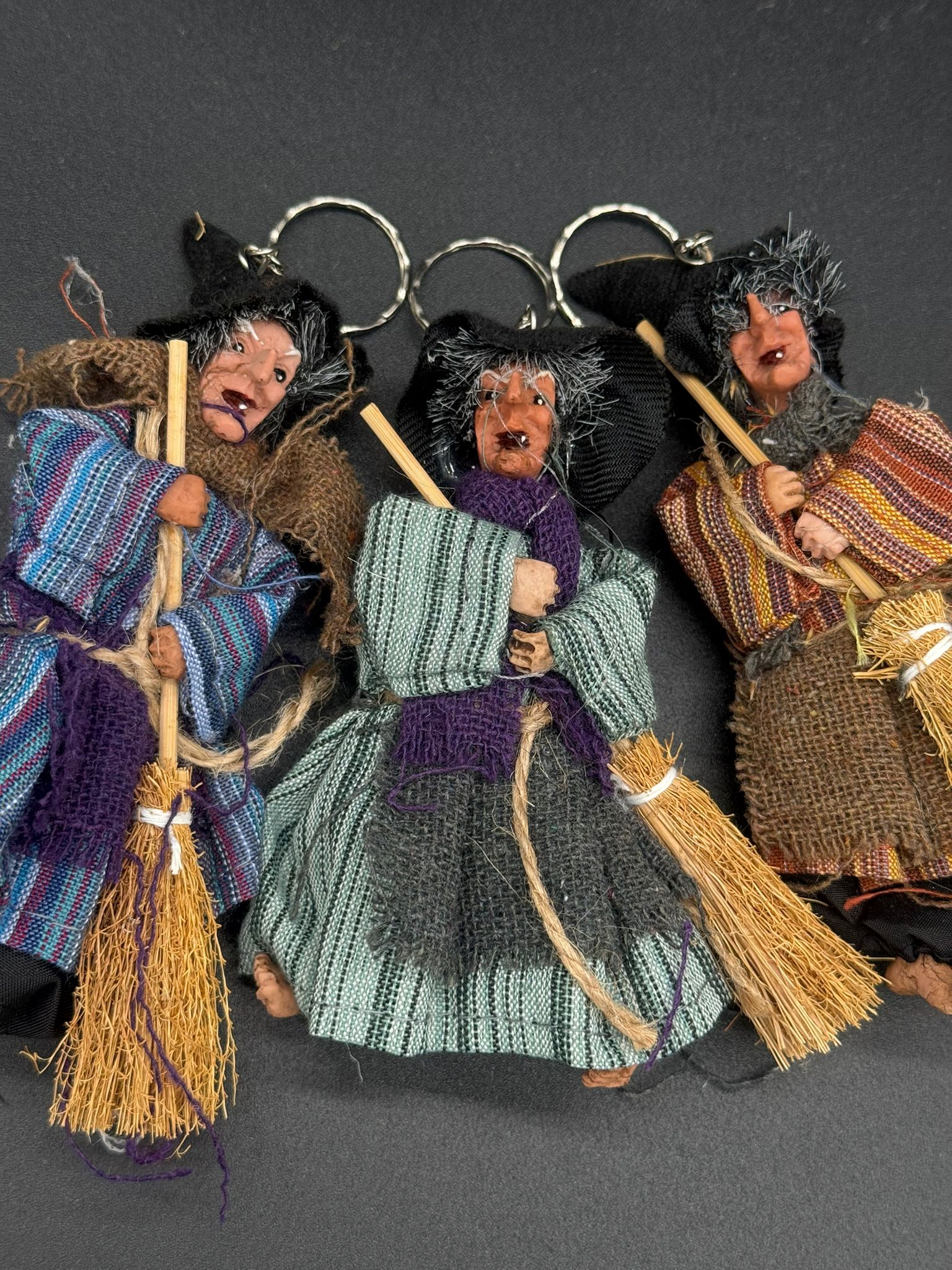 Llavero Brujita - Colores Aleatorios (Mod 2)