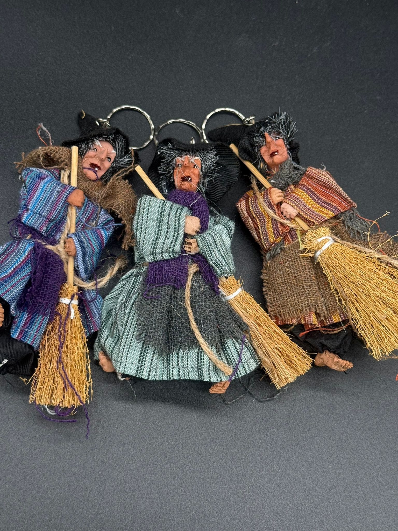 Llavero Brujita - Colores Aleatorios (Mod 2) - Imagen 2