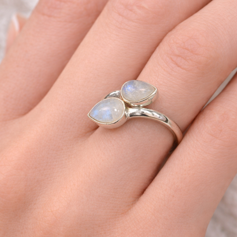 Anillo con Lágrimas de Piedra Luna - Plata de Ley