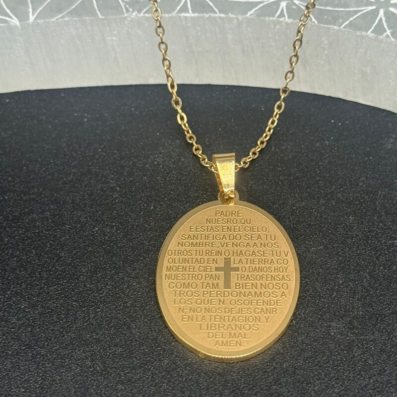 Colgante Acero Dorado Medalla con Cruz y Oracion Padre Nuestro