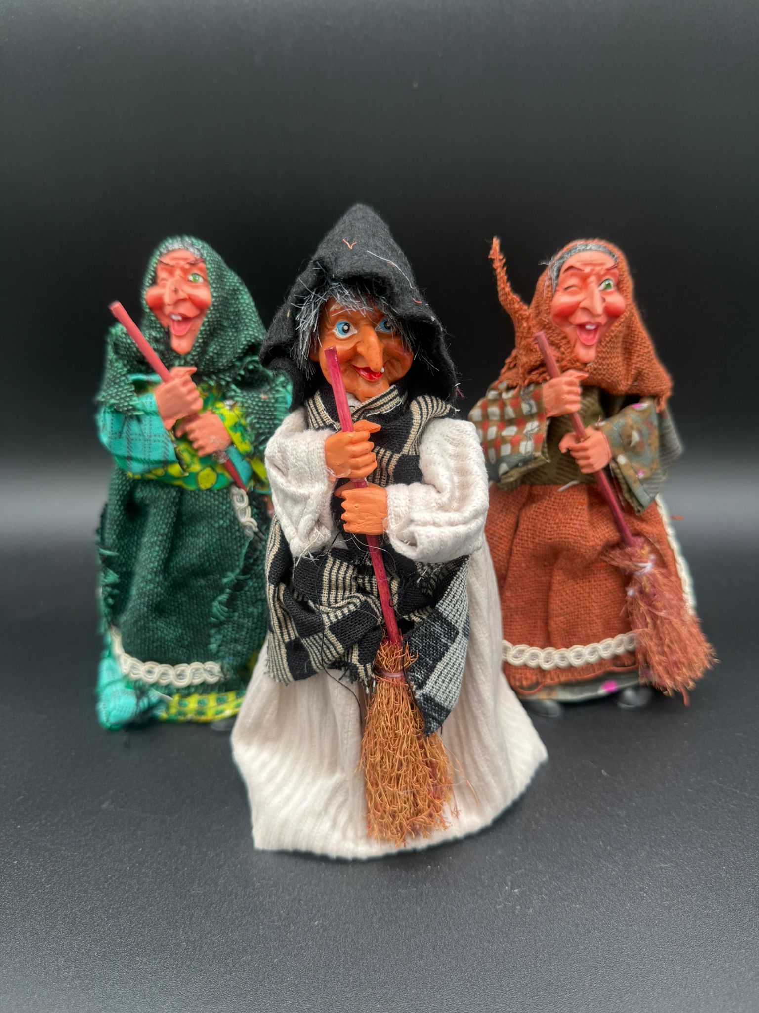 Brujita Mediana 17 cm (Modelo Aleatorio)