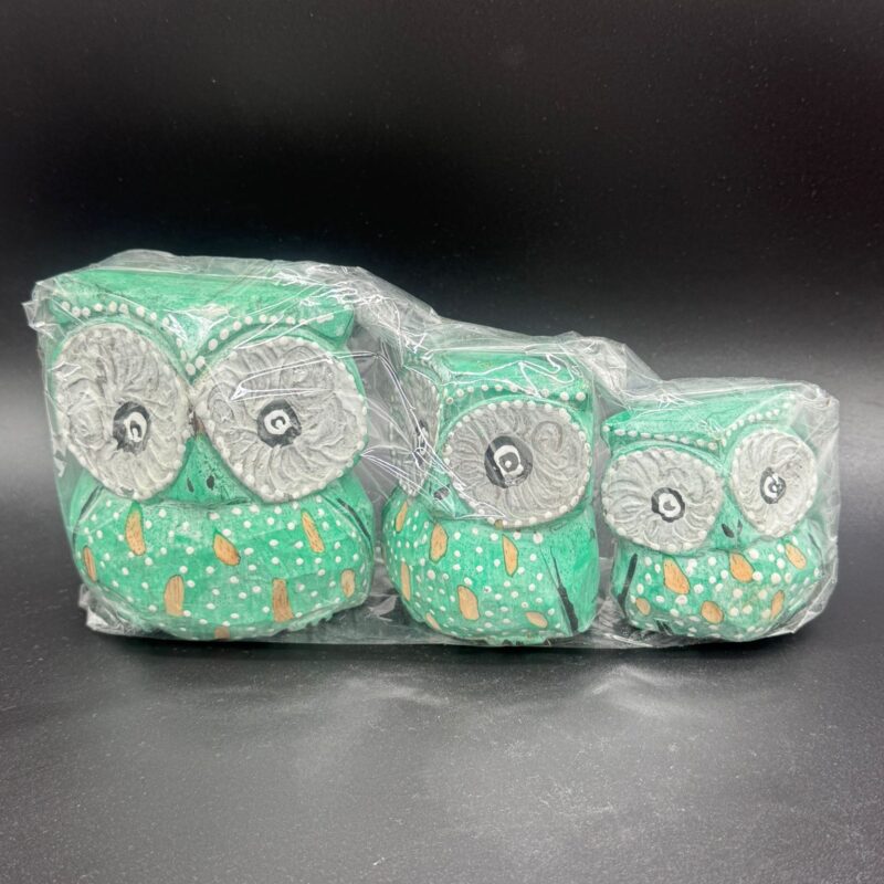 Trio de Búhos de la Suerte en Madera Verde