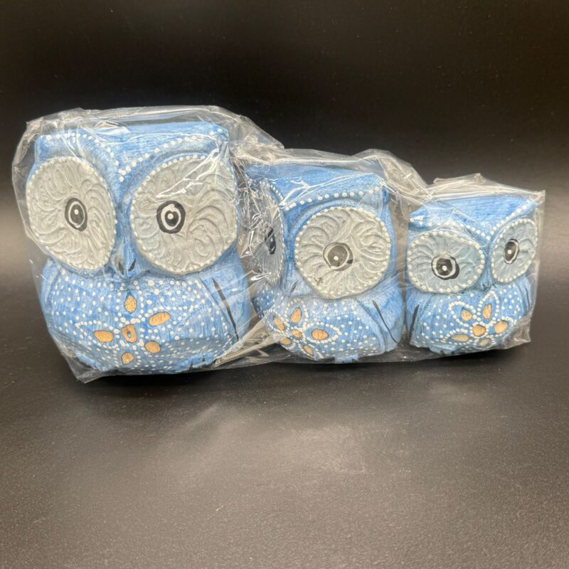 Trio de Búhos de la Suerte en Madera Azul
