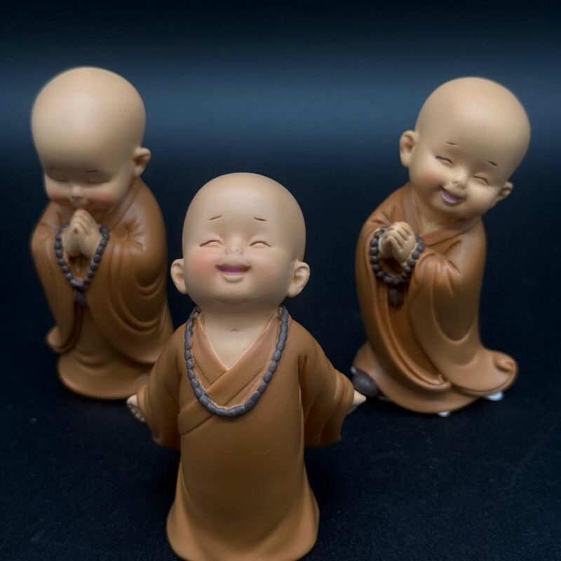 Trio de Mini Monjes Bebés (Mod 2)