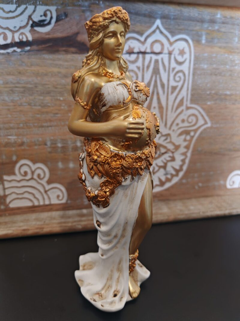 Madre Tierra de Pie en Blanco (21 cm)