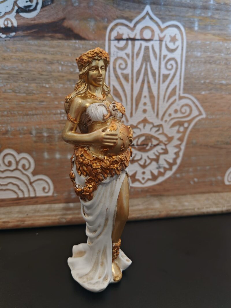 Madre Tierra de Pie en Blanco (18 cm)
