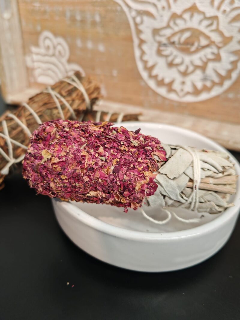 Atadillo Salvia con Pétalos de Rosa