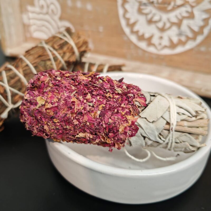 Atadillo Salvia con Pétalos de Rosa