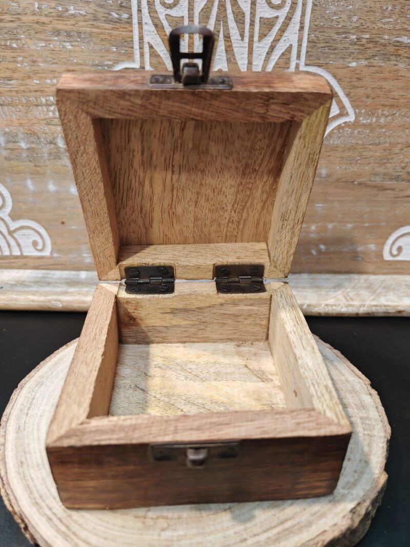 Caja de Madera 10x10x5.8cm Modelo aleatorio - Imagen 2