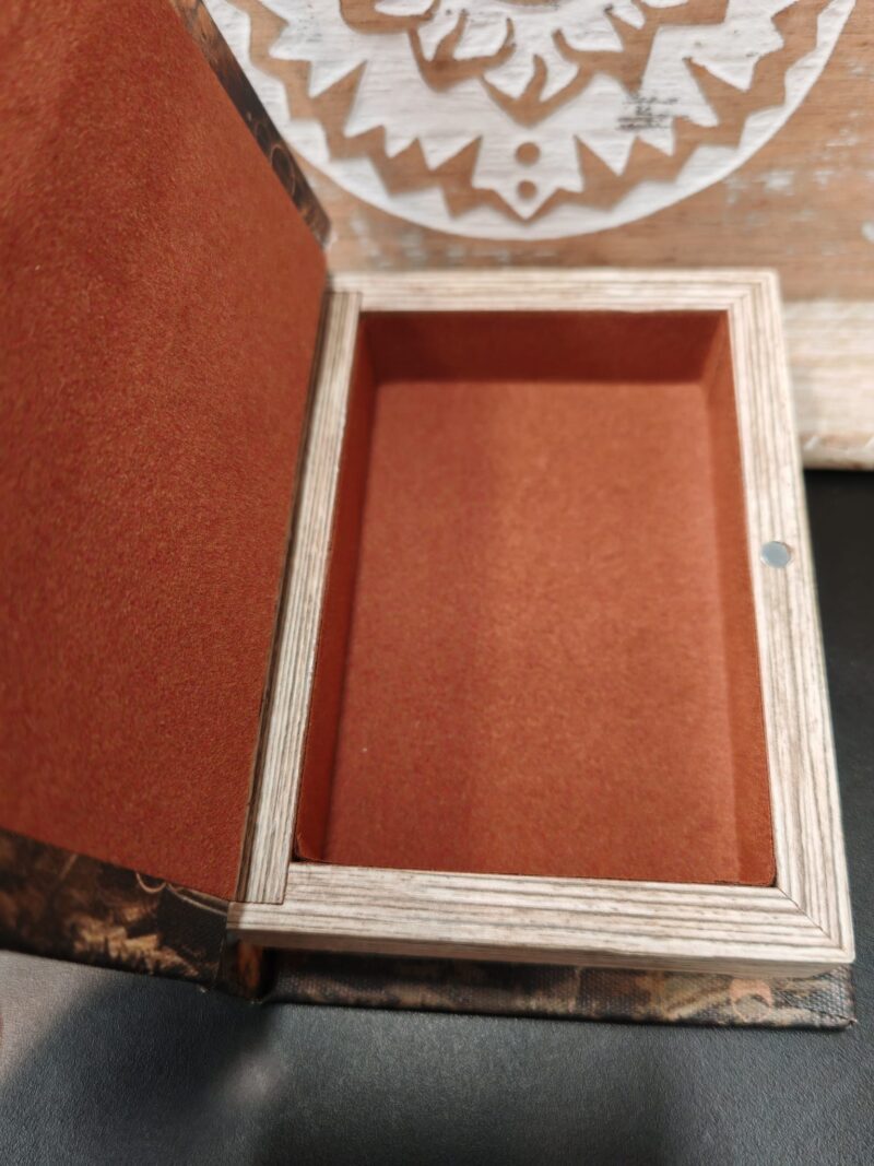 Caja Libro Pequeña Bruja - Imagen 3