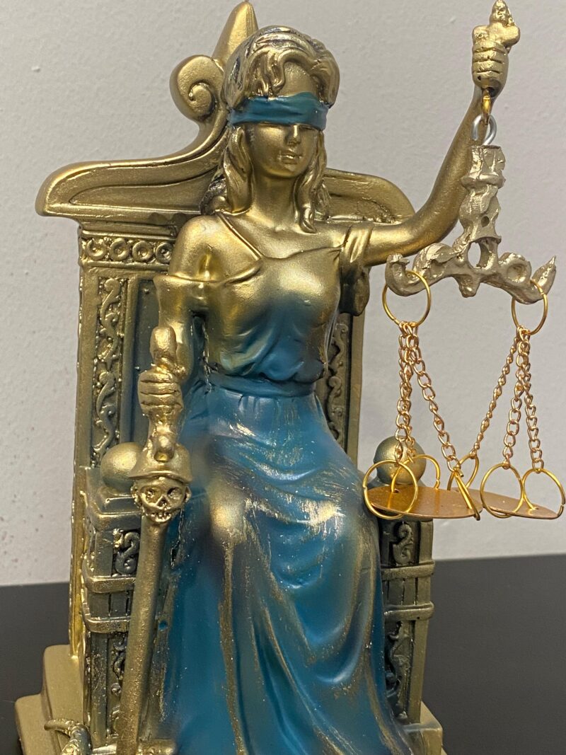 Diosa de la Justicia Sentada 19 cm Azul - Imagen 2