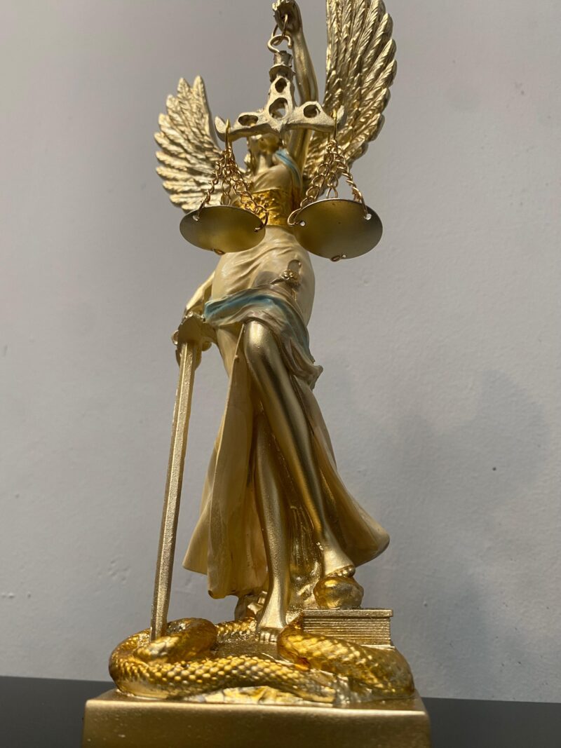 Diosa de la Justicia Alas Mediana 25cm Blanca - Imagen 3