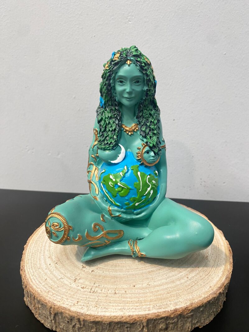 Madre Tierra Verde Sentada