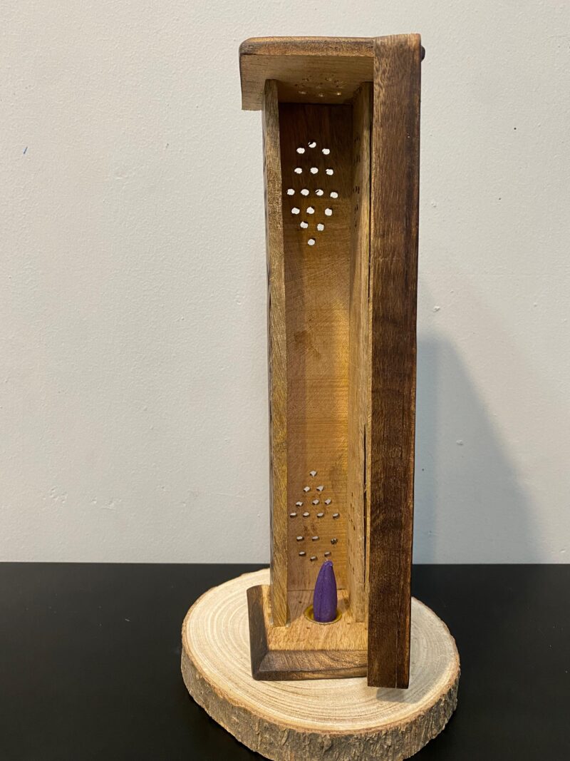 Torre de Madera Incensario de Conos 7,6x7,6x30cm