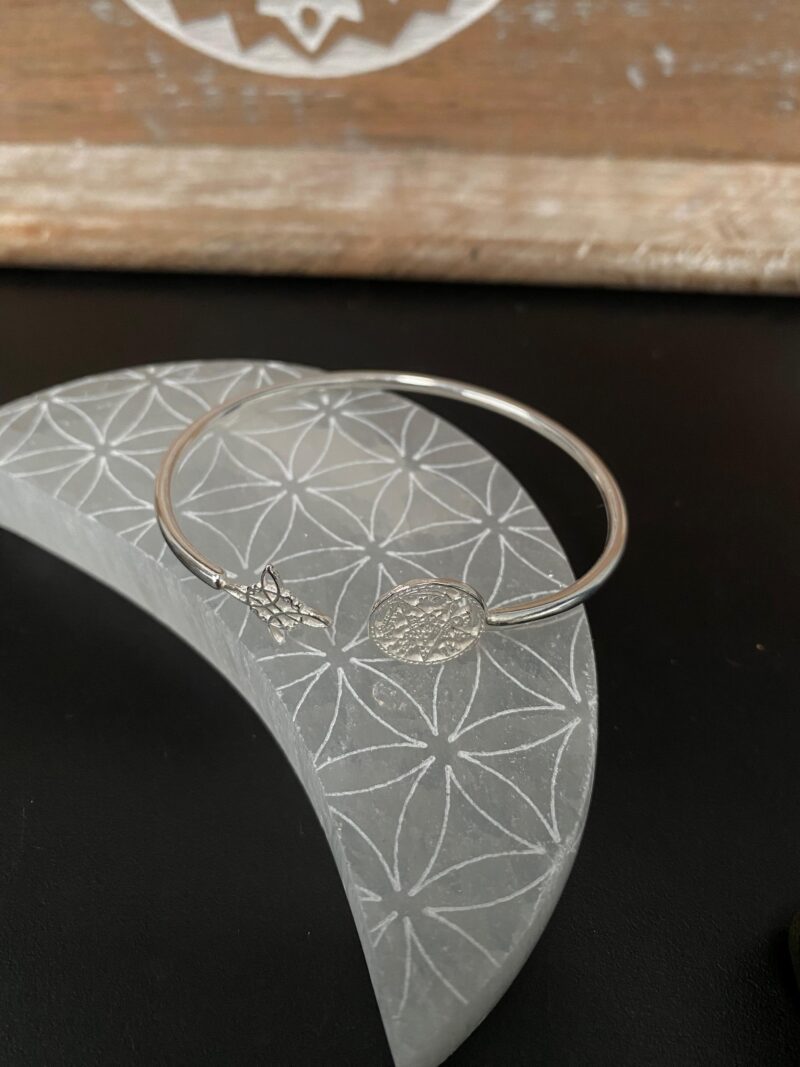 Brazalete de Plata con Nudo de Bruja y Tetragrammatón
