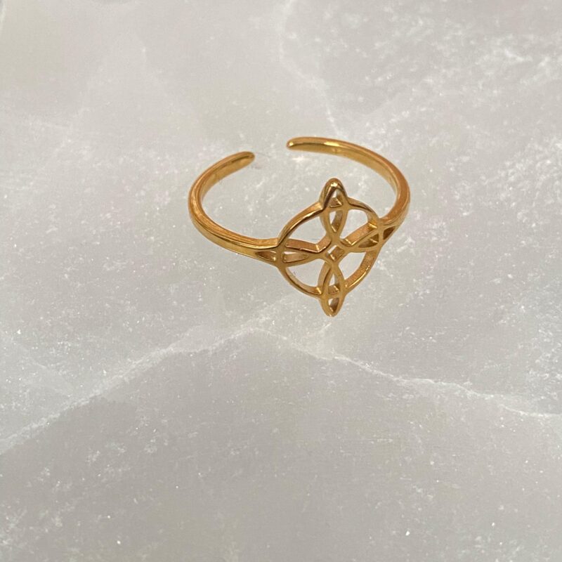 Anillo Ajustable Nudo de Bruja Acero Inoxidable Color Dorado Modelo 1