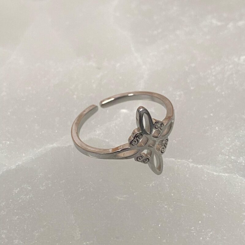 Anillo Ajustable Nudo de Bruja Acero Inoxidable Color Plata Modelo 2