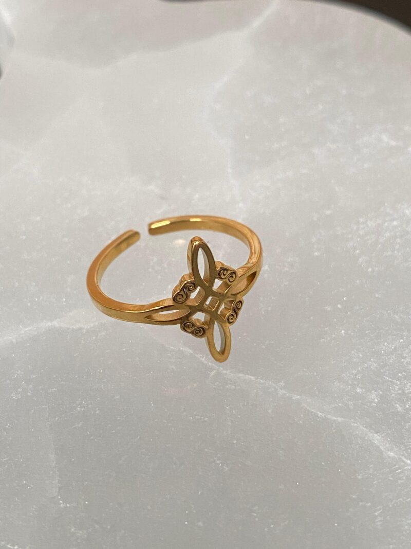 Anillo Ajustable Nudo de Bruja Acero Inoxidable Color Dorado Modelo 2