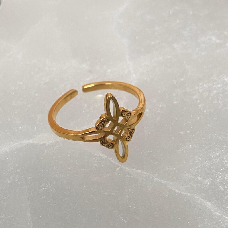Anillo Ajustable Nudo de Bruja Acero Inoxidable Color Dorado Modelo 2
