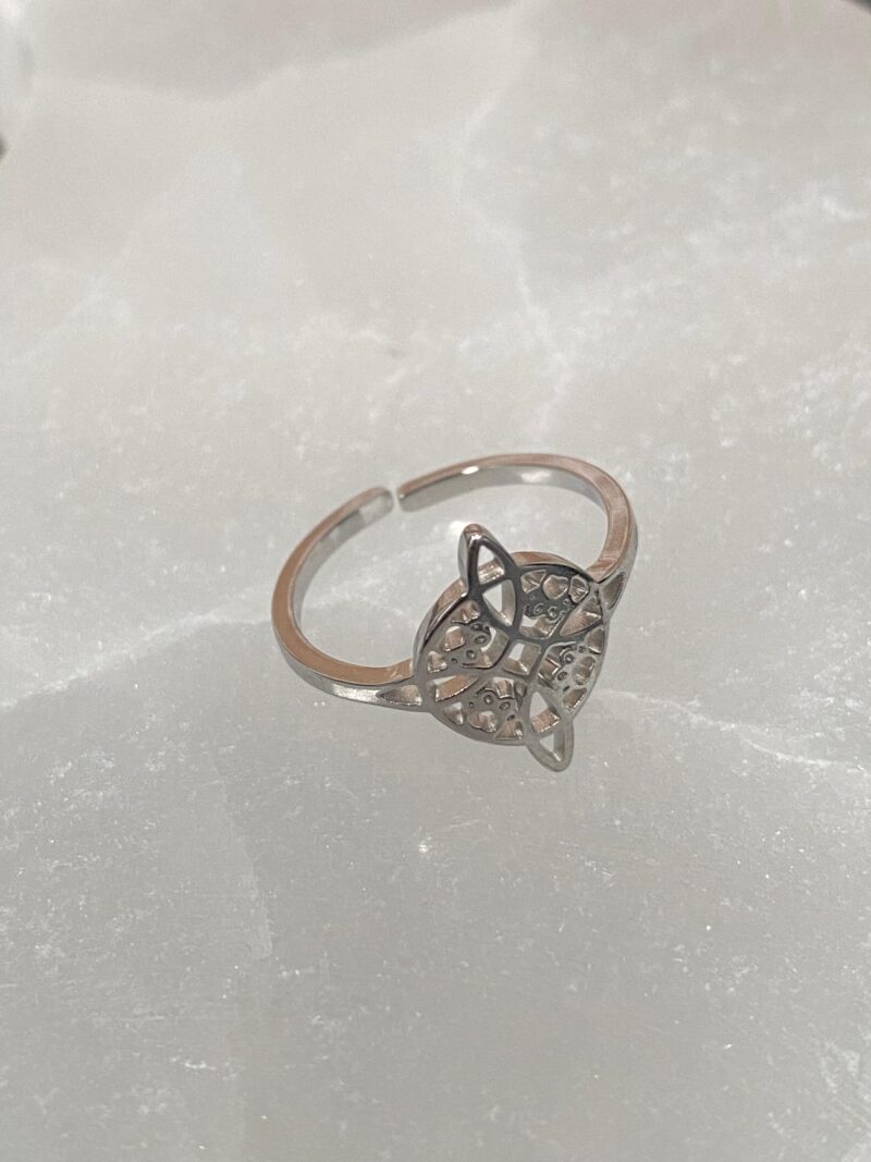 Anillo Ajustable Nudo de Bruja Acero Inoxidable Color Plata Modelo 3