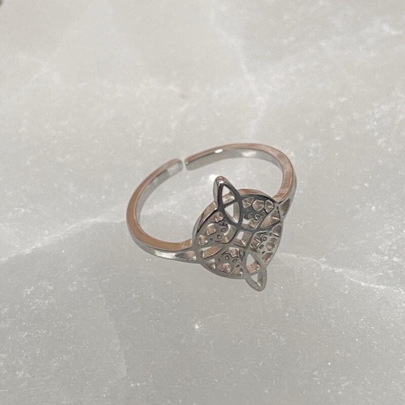 Anillo Ajustable Nudo de Bruja Acero Inoxidable Color Plata Modelo 3