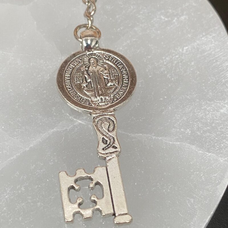 Llavero Llave de San Benito Color Plateado