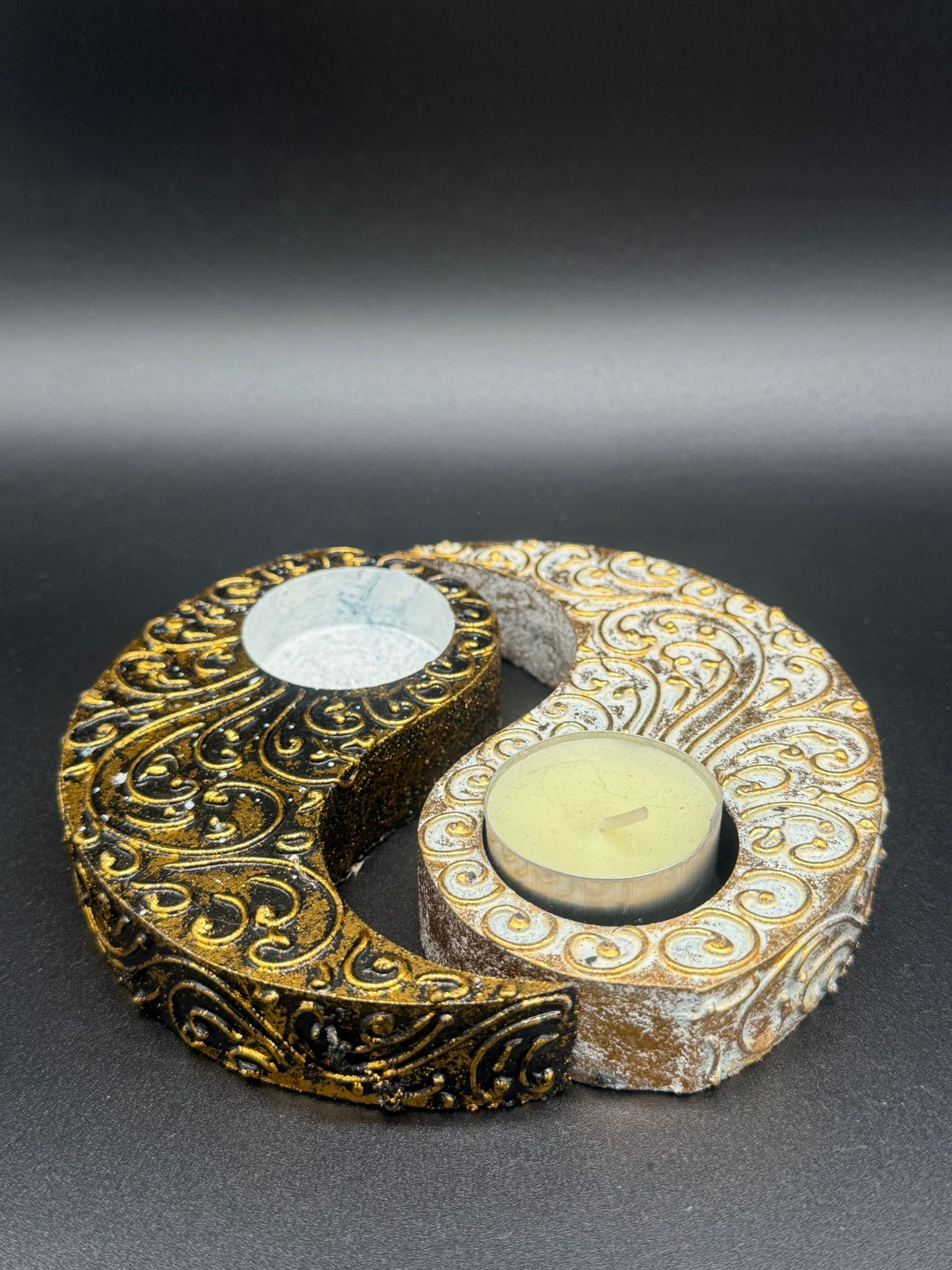 Porta Velas Yin Yang – Blanco y Negro con Detalles Dorados