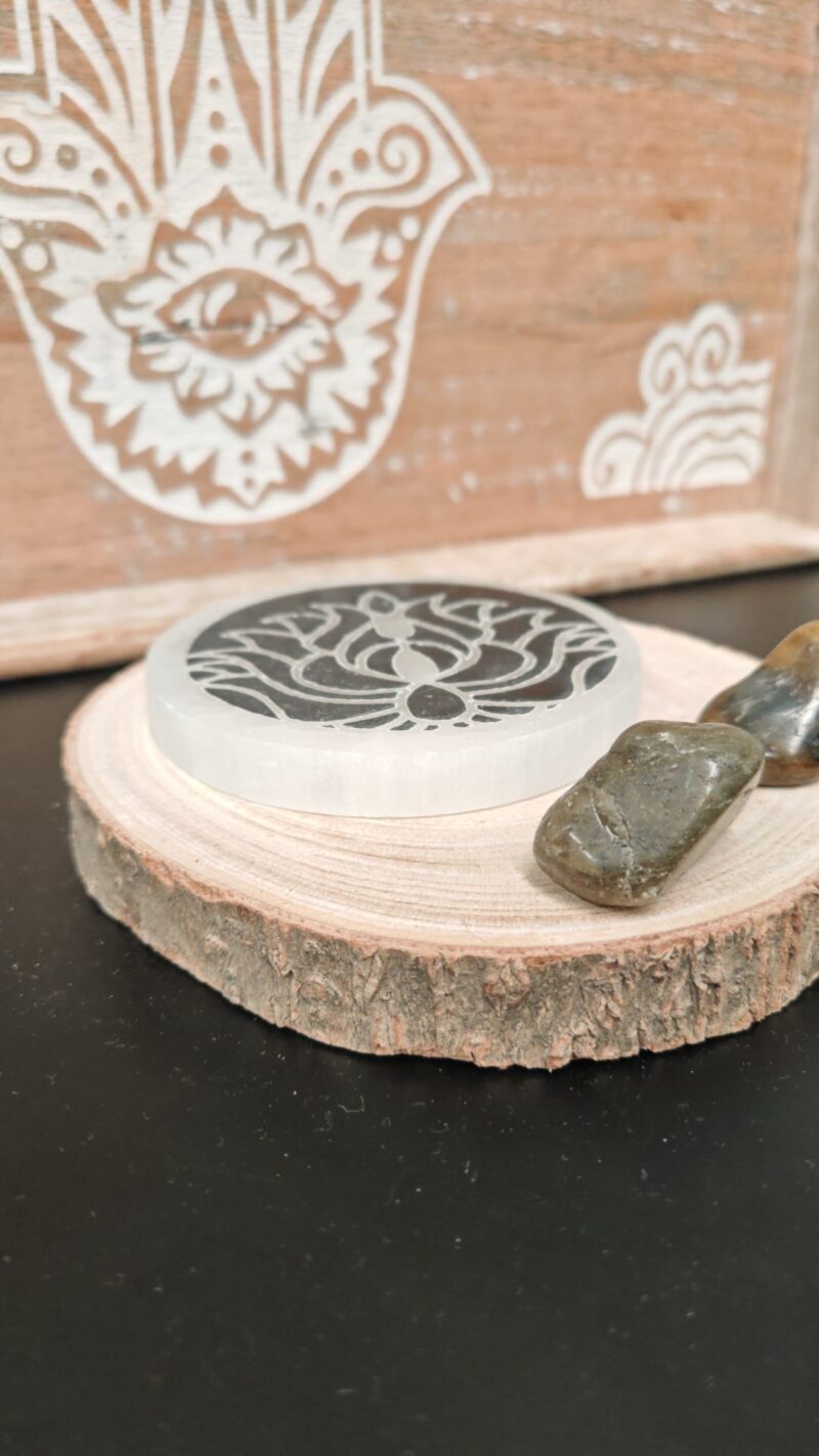 Placa Selenita Flor de Loto Oscuro - Imagen 2