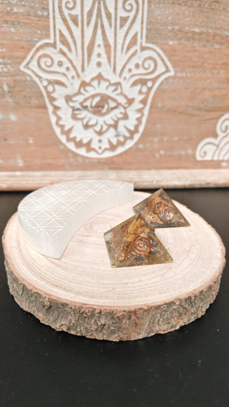 Piramide de Orgonita Ojo de Tigre (3,5-4 cm) - Imagen 2
