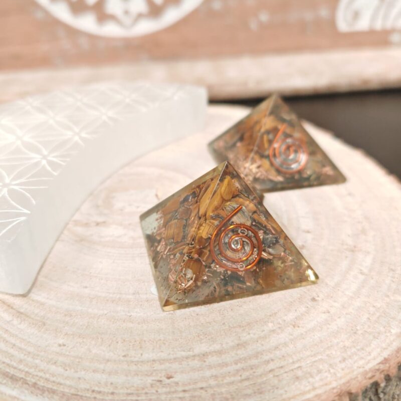 Piramide de Orgonita Ojo de Tigre (3,5-4 cm)