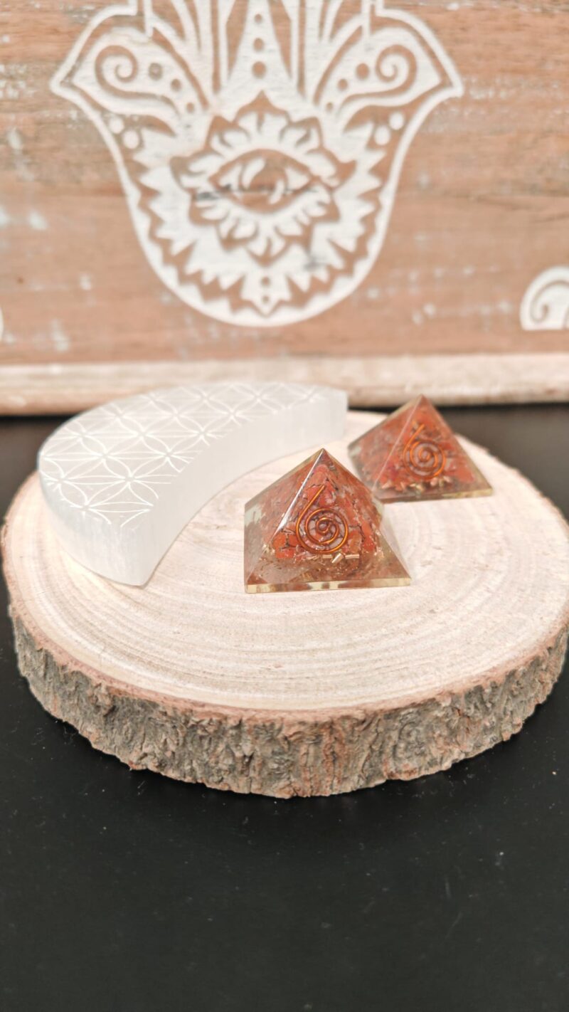 Piramide de Orgonita Jaspe Rojo (3,5-4 cm) - Imagen 2