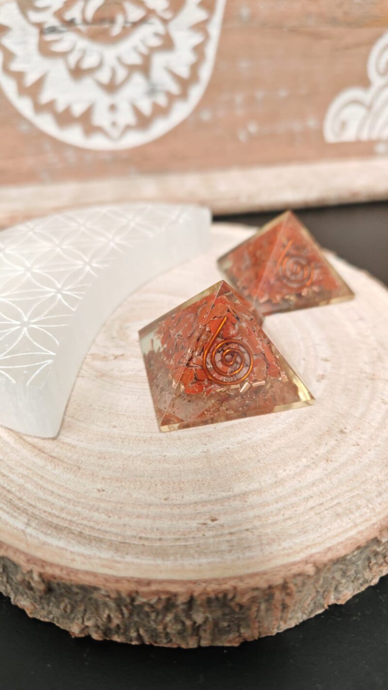 Piramide de Orgonita Jaspe Rojo (3,5-4 cm)