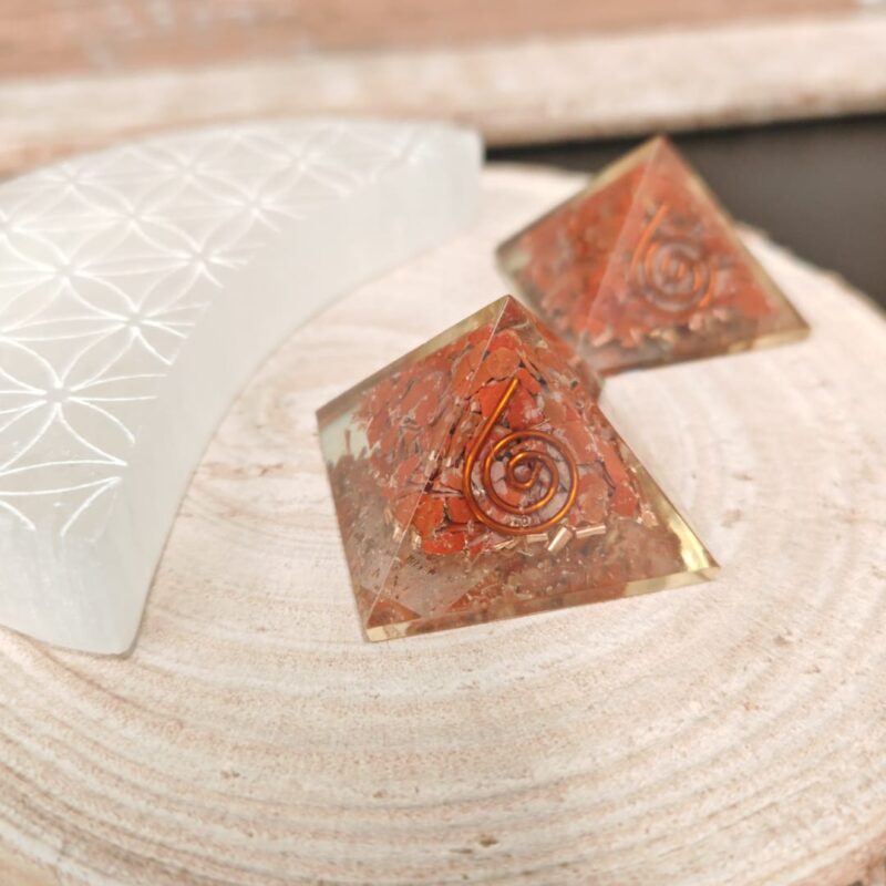 Piramide de Orgonita Jaspe Rojo (3,5-4 cm)