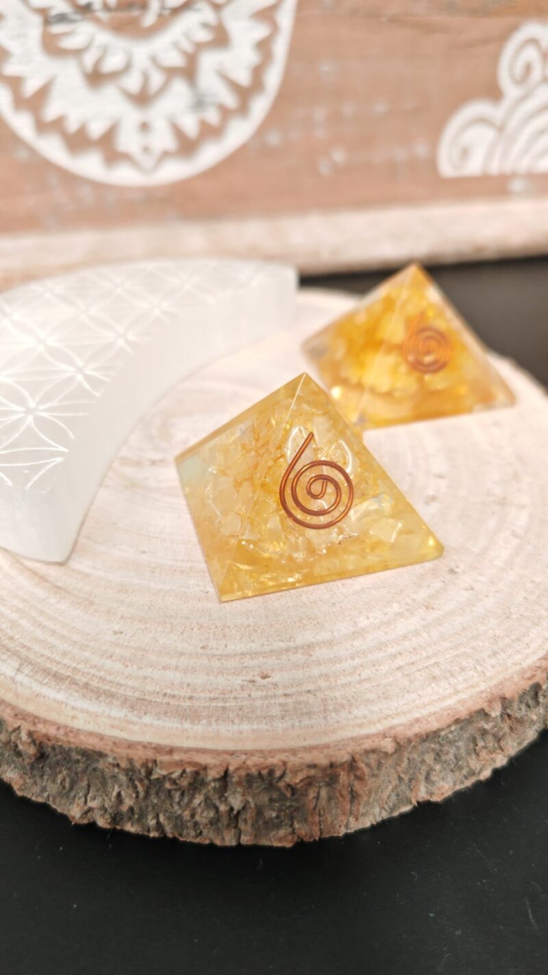 Piramide de Orgonita Citrino (3,5-4 cm)