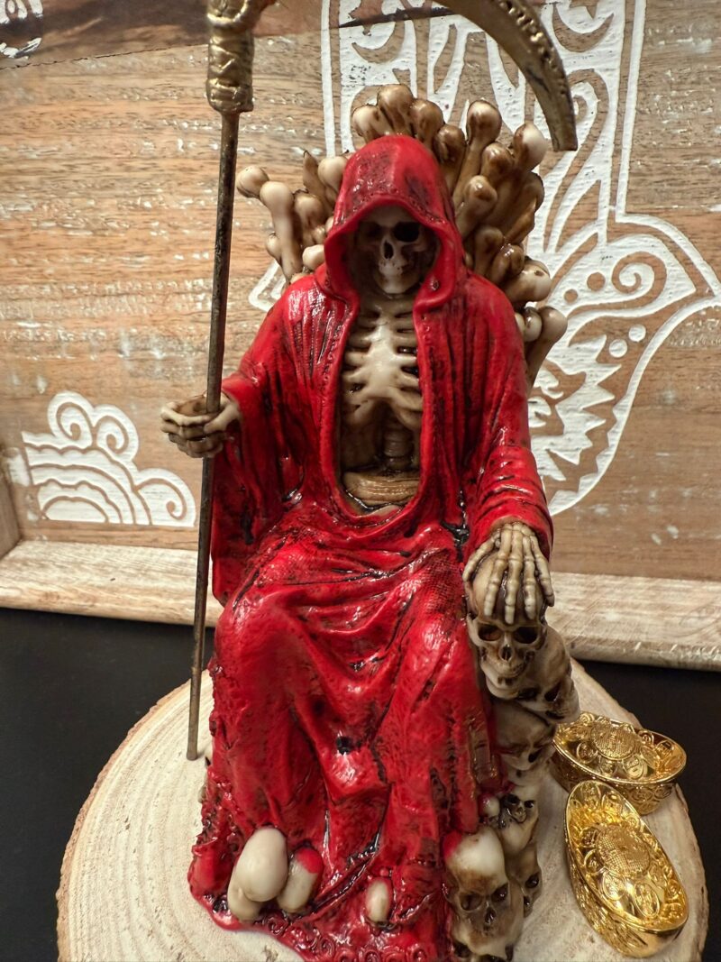 Santa Muerte Roja Sentada en Trono 18cm - Imagen 3