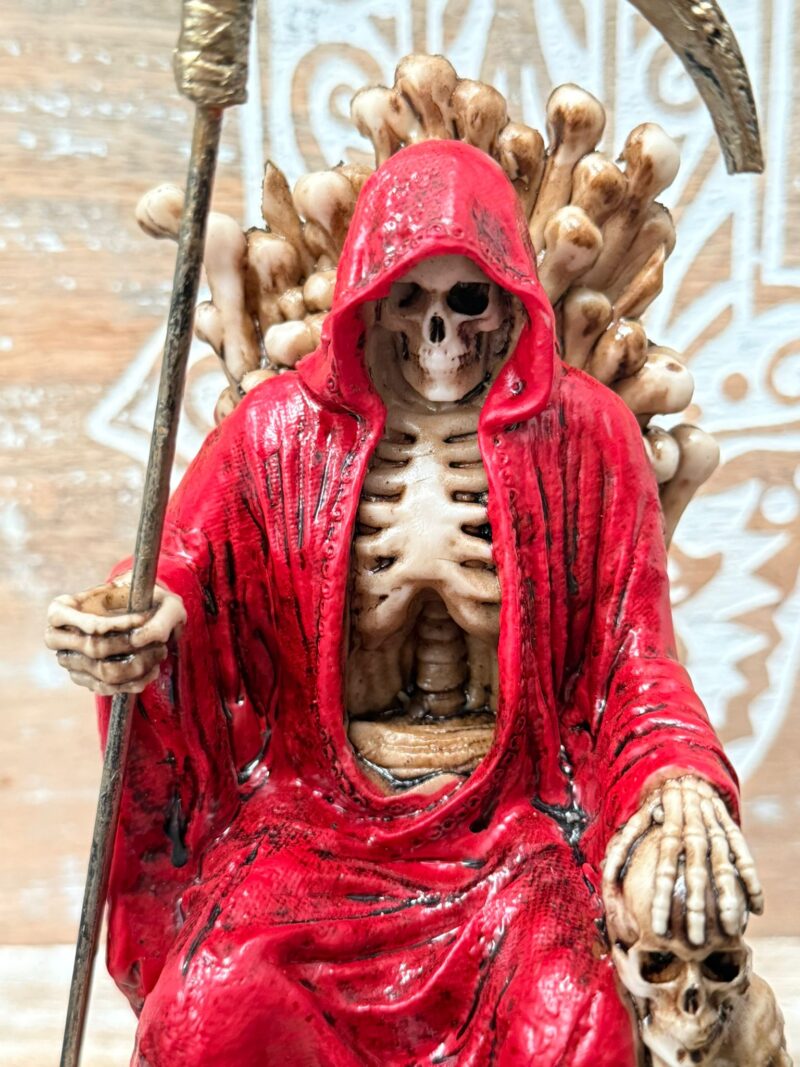 Santa Muerte Roja Sentada en Trono 18cm
