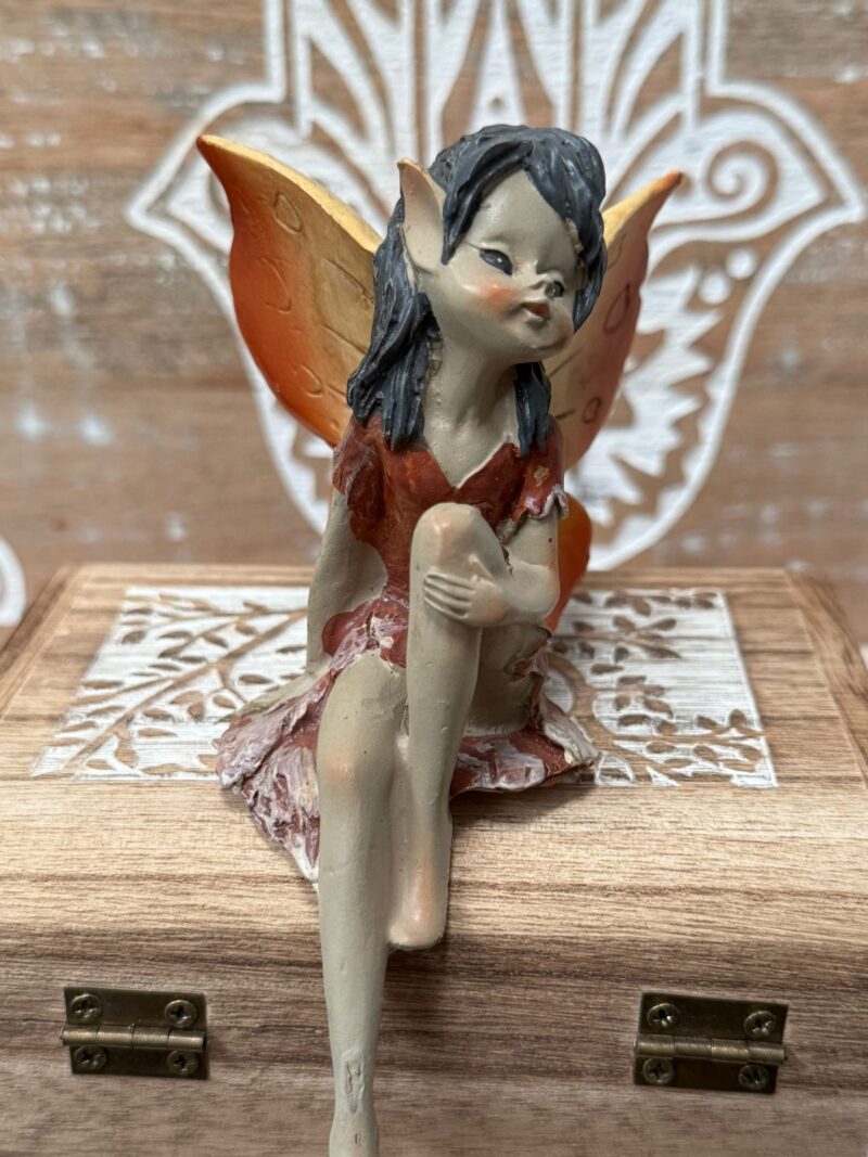 Hada Sentada Naranja