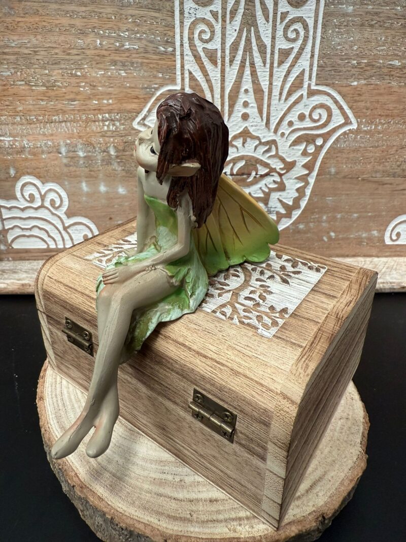 Hada Sentada Verde - Imagen 2