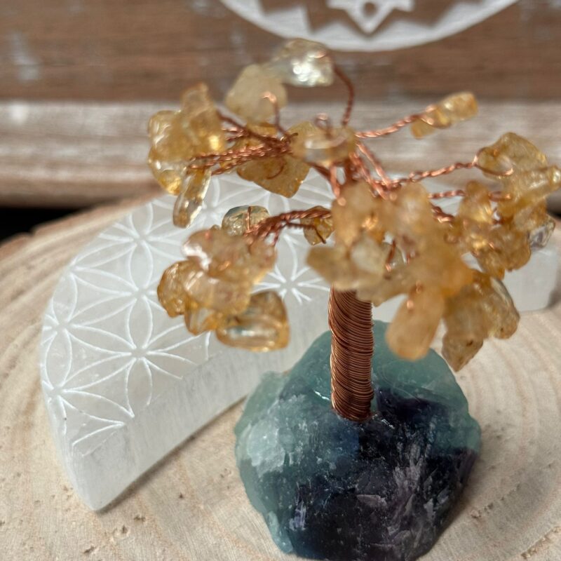 Árbol con Base de Mineral Citrino