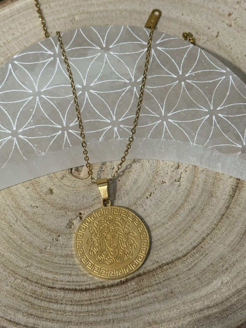 Colgante Acero Medusa Dorado