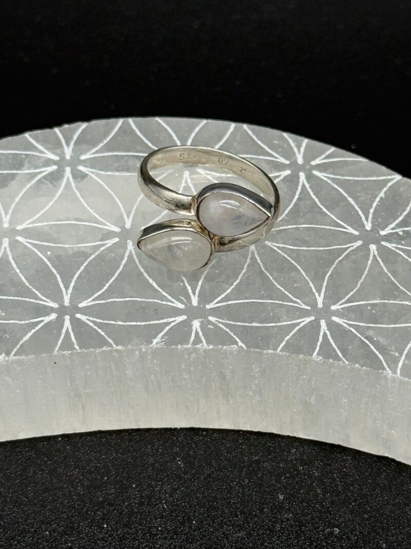 Anillo Plata con Lágrimas de Piedra Luna