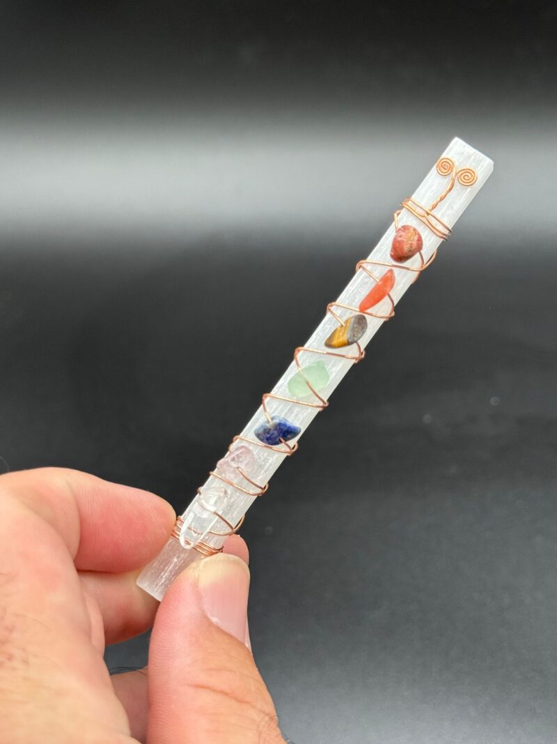 Limpiador De Energía Selenita De 10x10 Con Piedras De Los 7 Chakras - Imagen 2