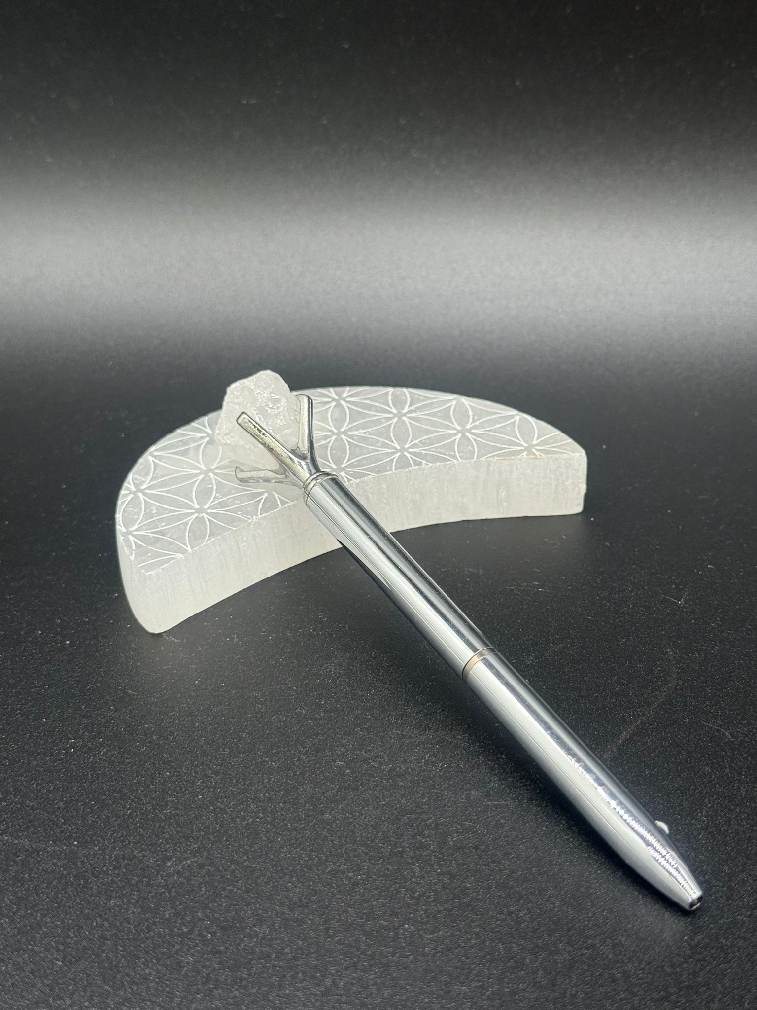 Bolígrafo Color Plateado con Cuarzo Blanco