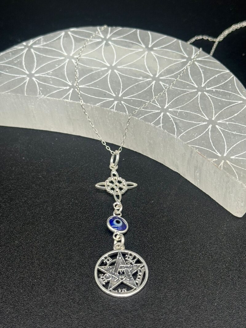 Colgante De Plata Triple Protección (Nudo De Bruja , Ojo Turco Y Tetragrámaton)