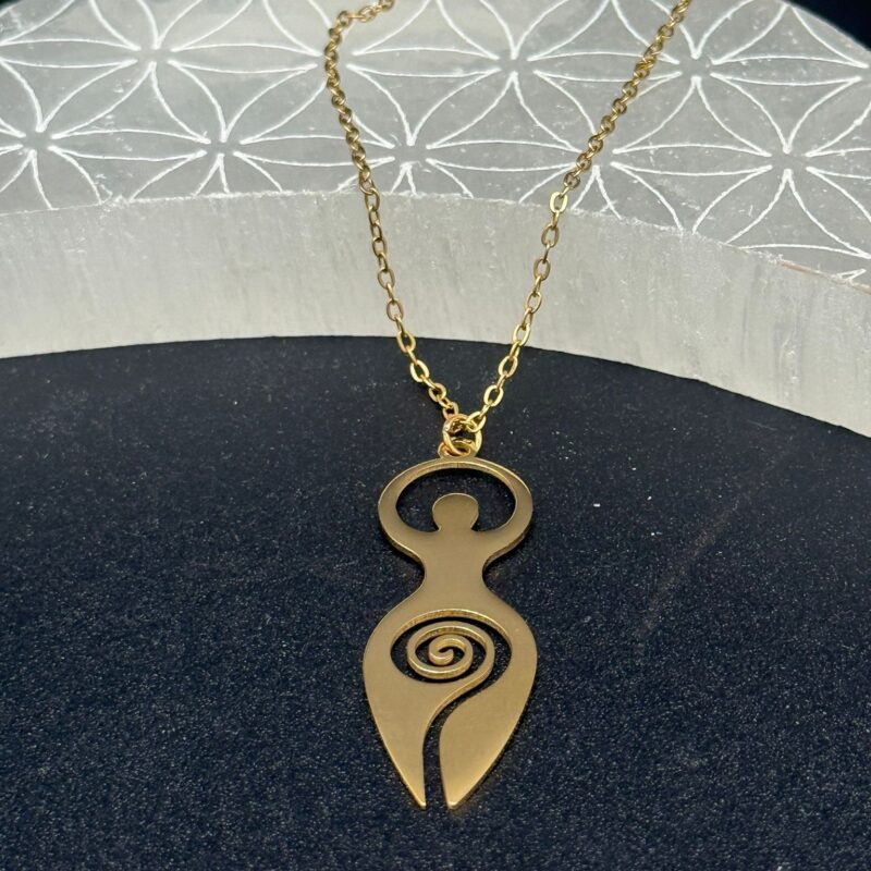 Colgante De La Diosa De La Fertilidad con Símbolo en Espiral Wicca en Acero Dorado