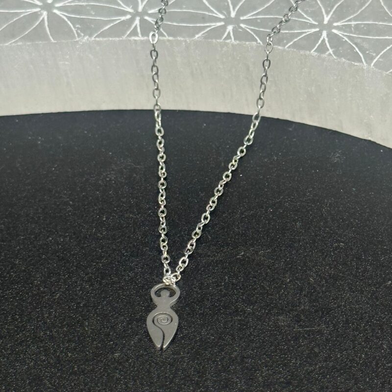 Colgante De La Diosa De La Fertilidad con Símbolo en Espiral Wicca Mini en Acero Plateado