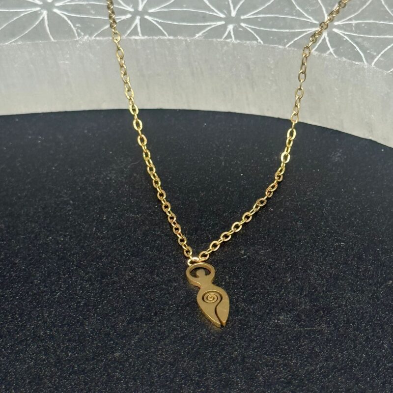 Colgante De La Diosa De La Fertilidad con Símbolo en Espiral Wicca Mini en Acero Dorado