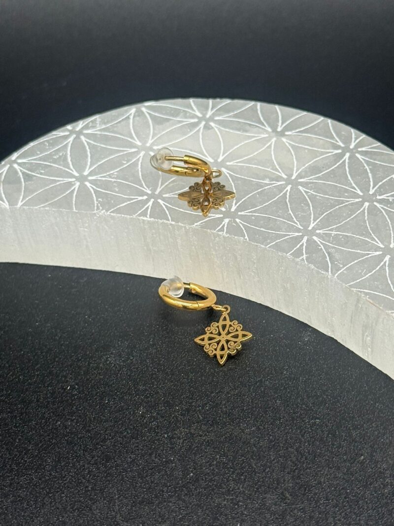 Argollas Doradas con Nudo de Bruja Mod 1
