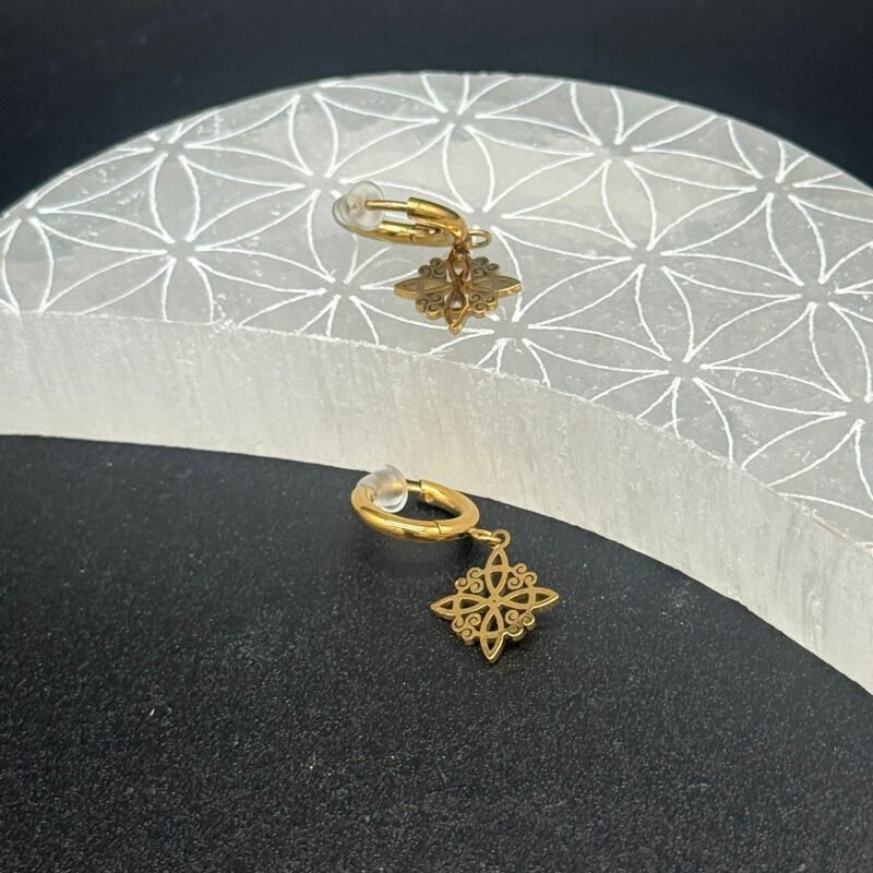 Argollas Doradas con Nudo de Bruja Mod 1